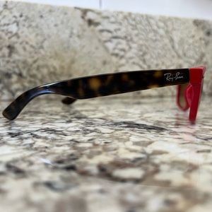 Ray-Ban New Wayfarer RB2132- vintage and great condition! Circa 2008, with case.